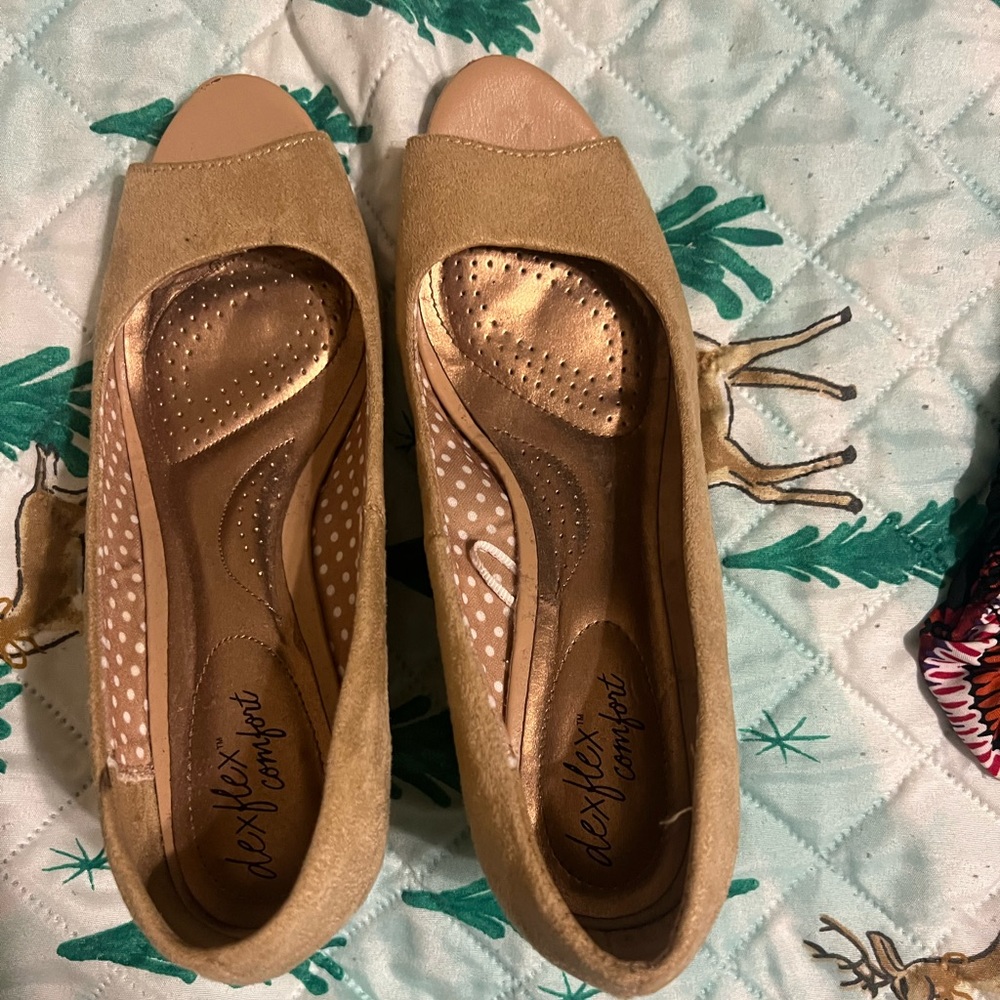 COPY - Suede wedge very comfortable! Size 81/2